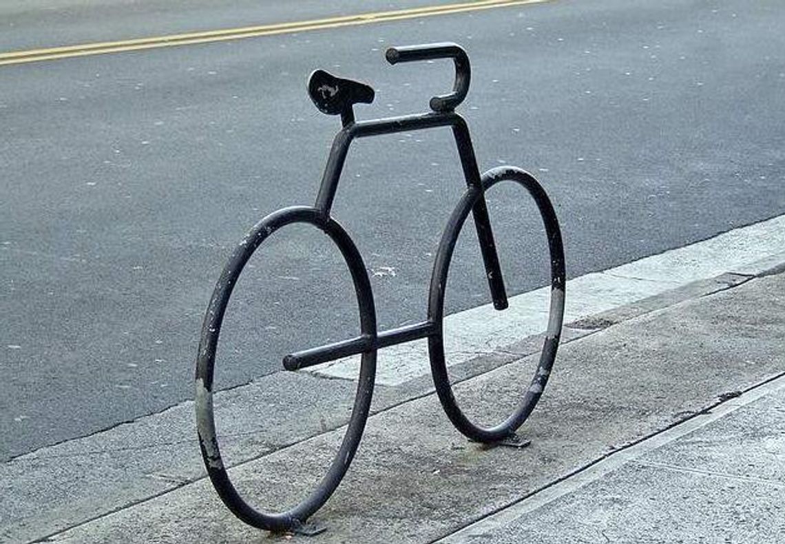 Grzebień czy ryba? Nietypowe stojaki rowerowe 