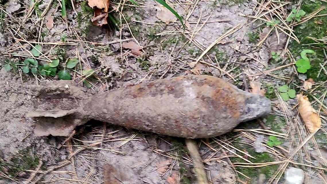 Grzybiarz znalazł nie tylko grzyby. Potrzebni byli saperzy