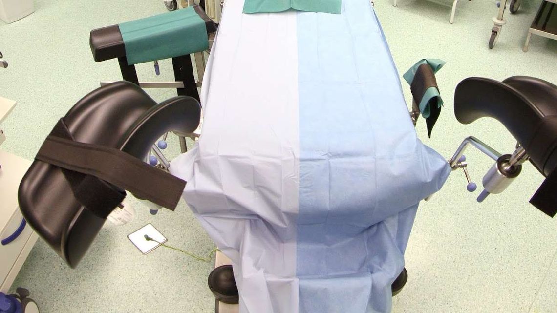 Gwałt i "inne czynności seksualne". Szokujące ustalenia policji w sprawie ginekologa