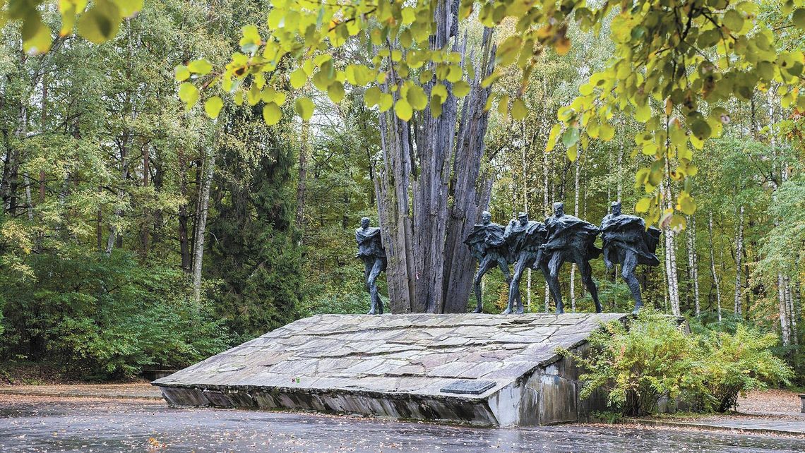 Gwiazda, sierp i młot na pomniku. Nie każdemu to przeszkadza i chcą przy nim świętować