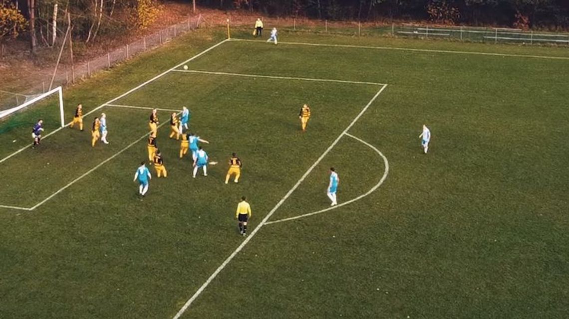 Gwiazdorska drużyna w lubelskiej klasie A. Wokalista disco polo i byli zawodnicy ekstraklasy