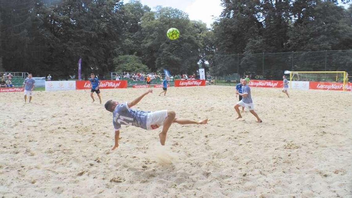 Gwiazdy beach soccera wystąpiły na turnieju nad Zalewem Zemborzyckim
