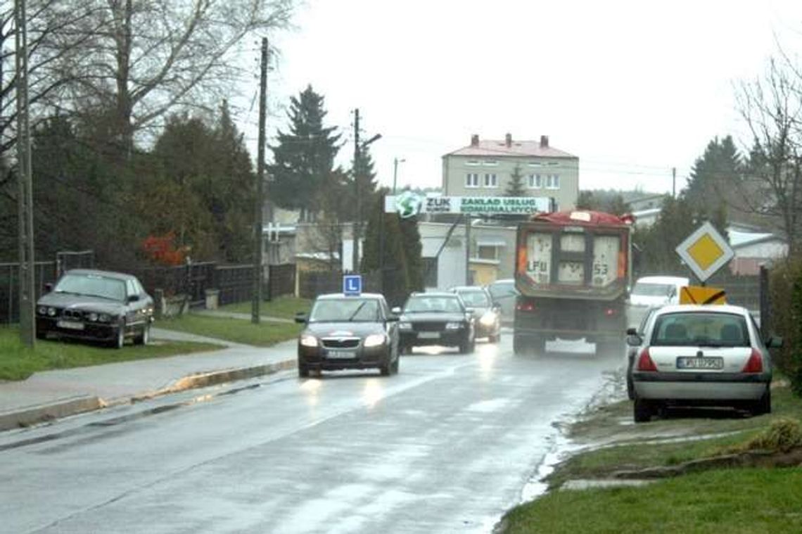 Hałas, duży ruch ciężarówek i pękające ściany. Mieszkańcy mają dosyć