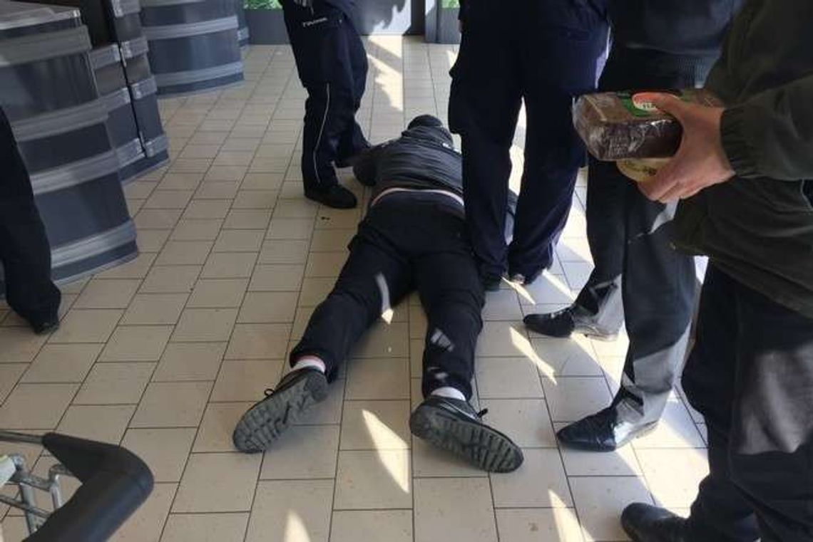 „Halo, policja, dzień dobry”. Sklepowy złodziej wylądował w izbie wytrzeźwień