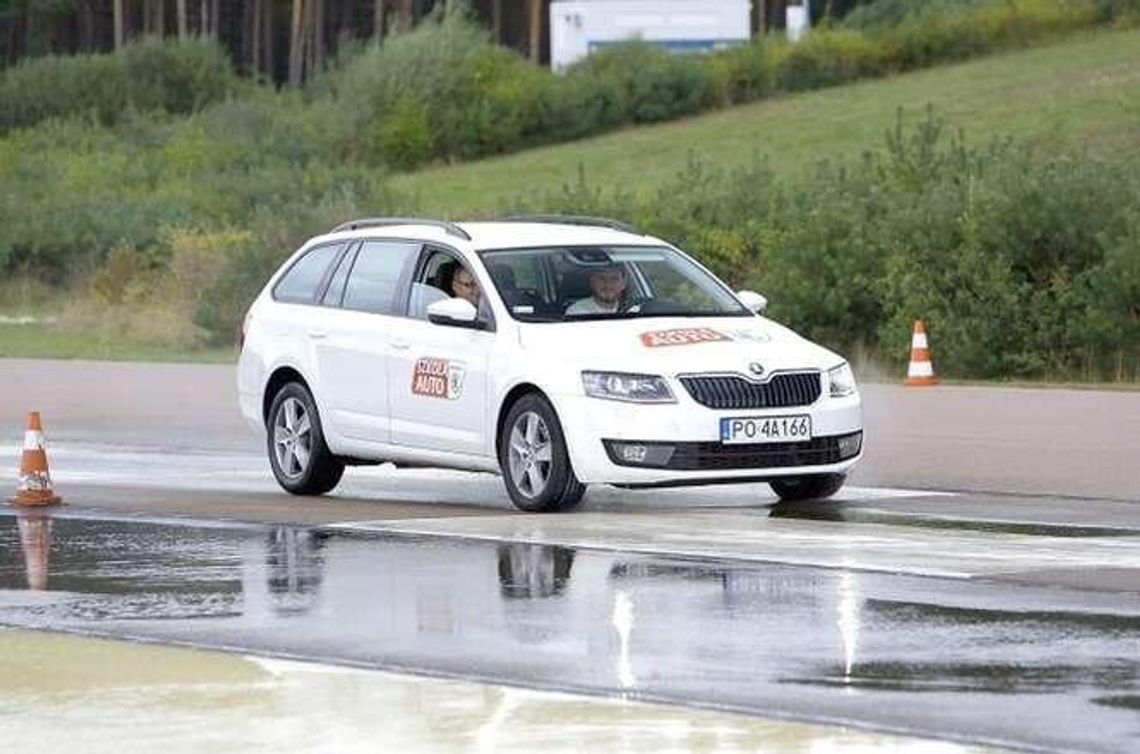 Hamuj skutecznie i omijaj przeszkody. Jak to robić?