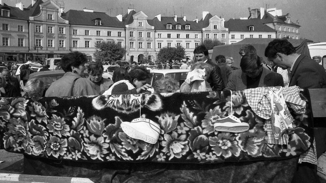 Handel uliczny dawniej. Zobacz lubelskie targowiska w czasach PRL Handel uliczny dawniej. Zobacz lubelskie targowiska w czasach PRL