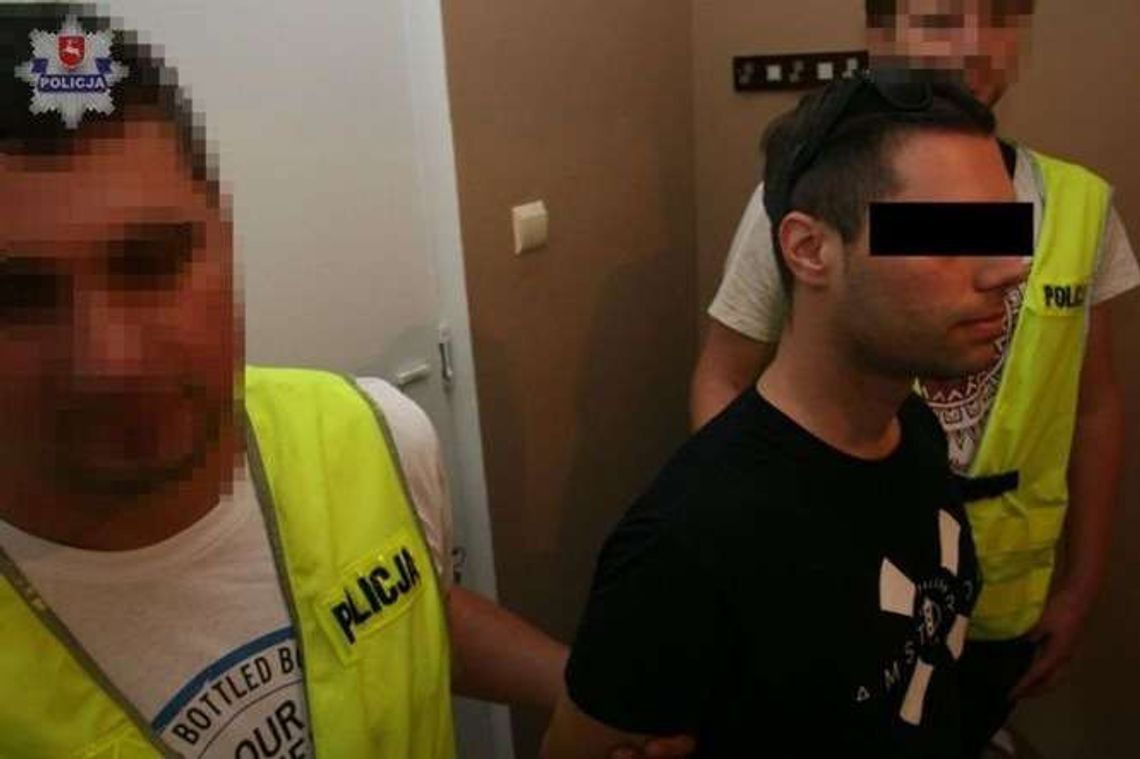 Handlował dopalaczami w internecie. W domu miał towar za 1,3 mln zł (wideo)