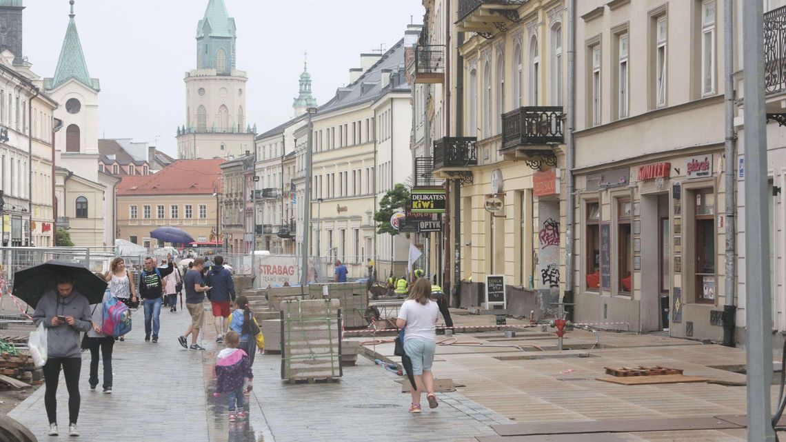 Handlowcy ze stratami przez przebudowę deptaka. Zapłacą mniej za ogródki piwne