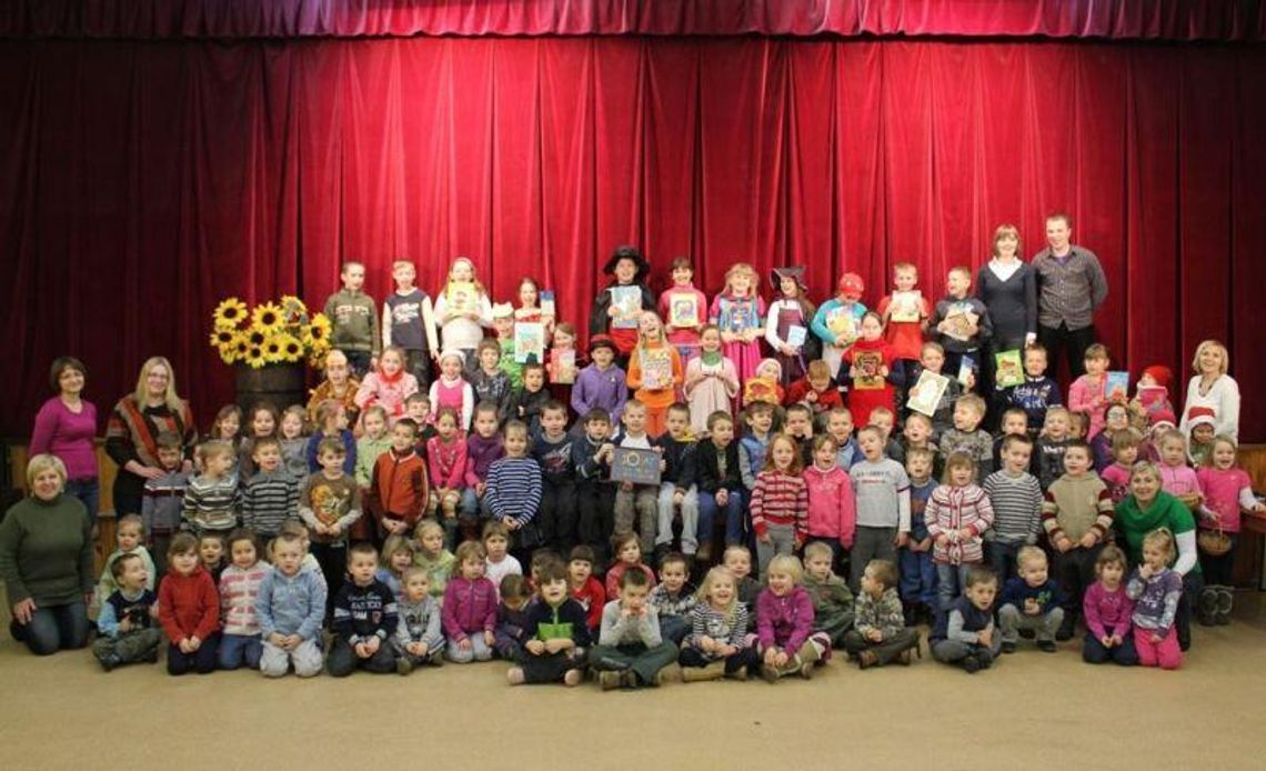 Hańsk: Bibliotekarze czytają przedszkolakom bajki Hańsk: Bibliotekarze czytają przedszkolakom bajki