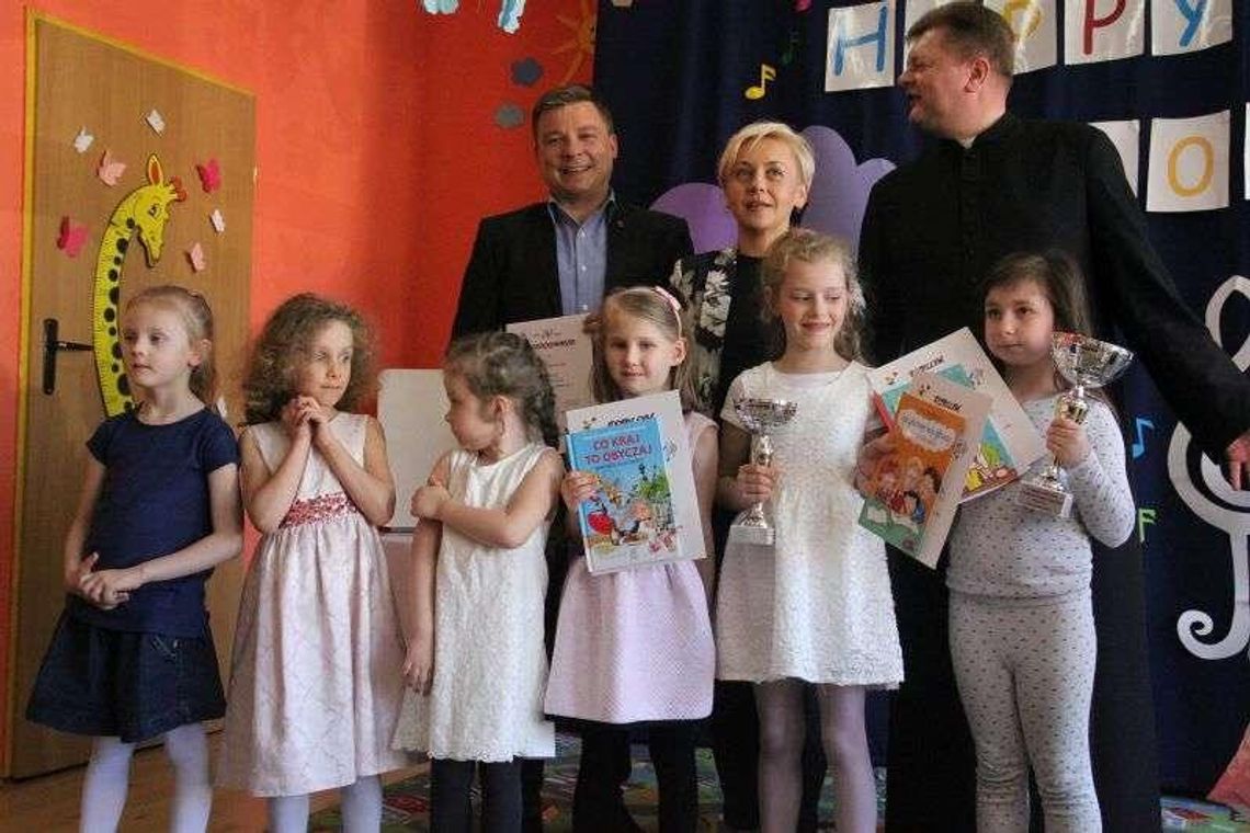 "Happy Kids" w przedszkolu. Piosenkarskie zmagania z angielskim [zdjęcia]