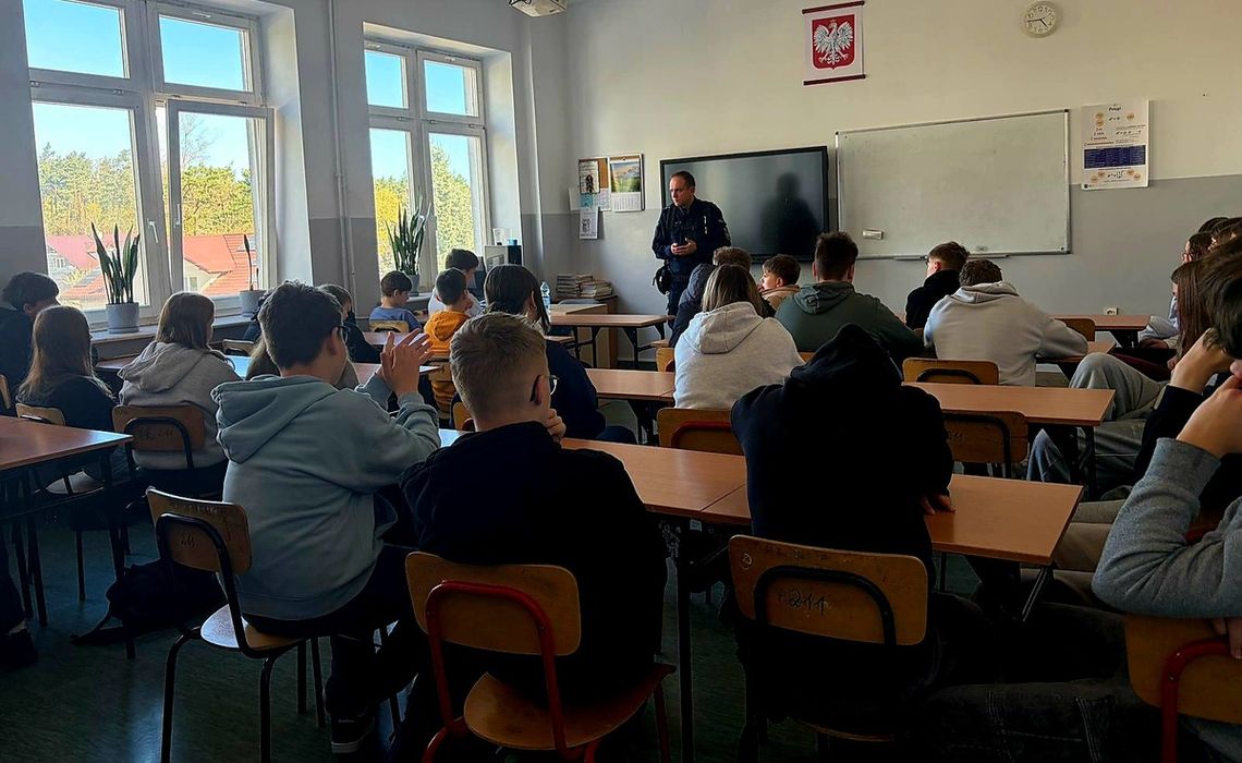 Hejt i przemoc to nie żart. Policja rozmawiała z młodzieżą w Chodlu