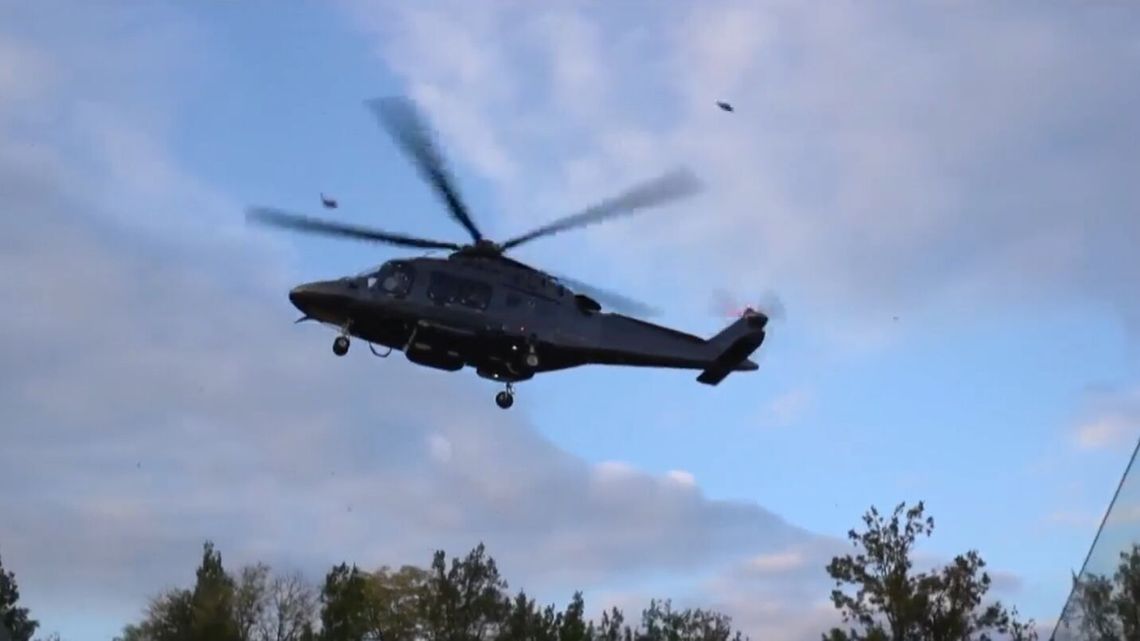 Helikopter nad centrum Lublina. Wylądował na placu Teatralnym