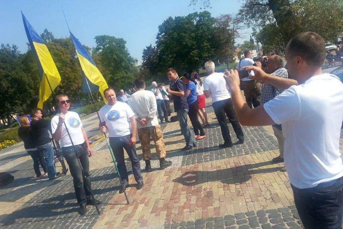 "Help Ukraine - save Europe. Zdjęcia ofiar na pl. Litewskim