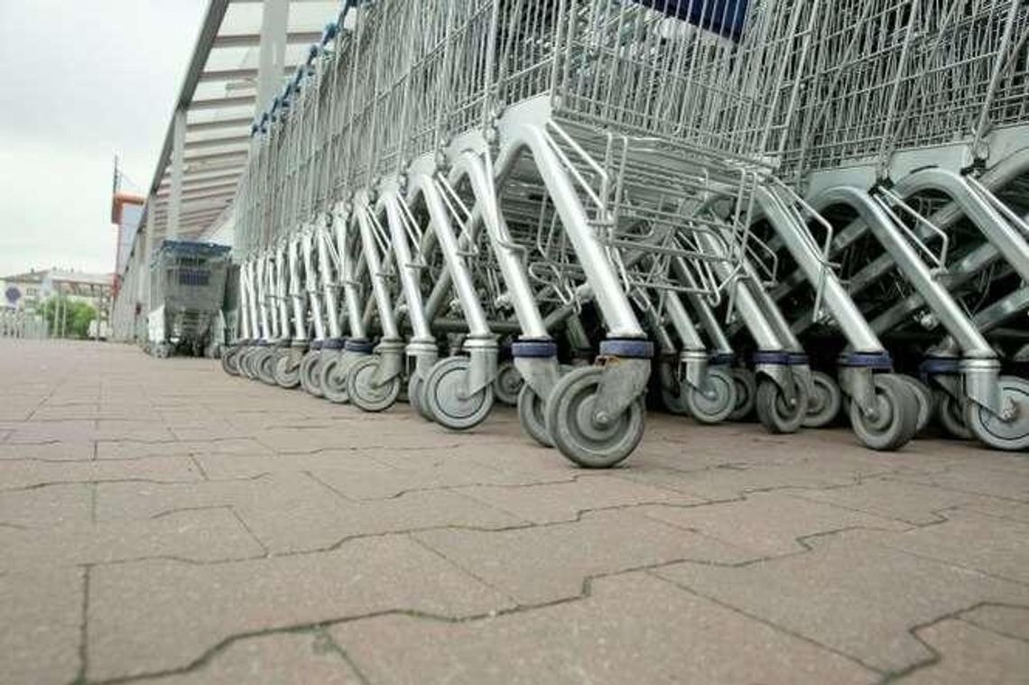 Hipermarkety czy obozy pracy? Hipermarkety czy obozy pracy?