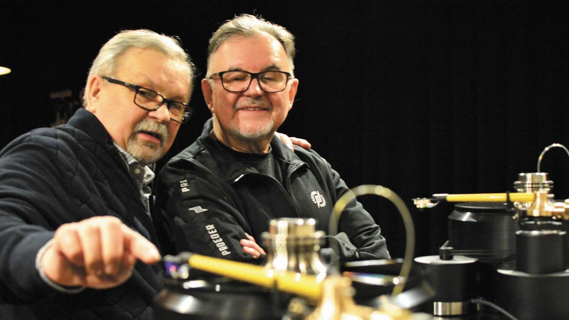 Hirek Wrona: Muzyka po to jest, żeby pomagała przetrwać najtrudniejsze chwile