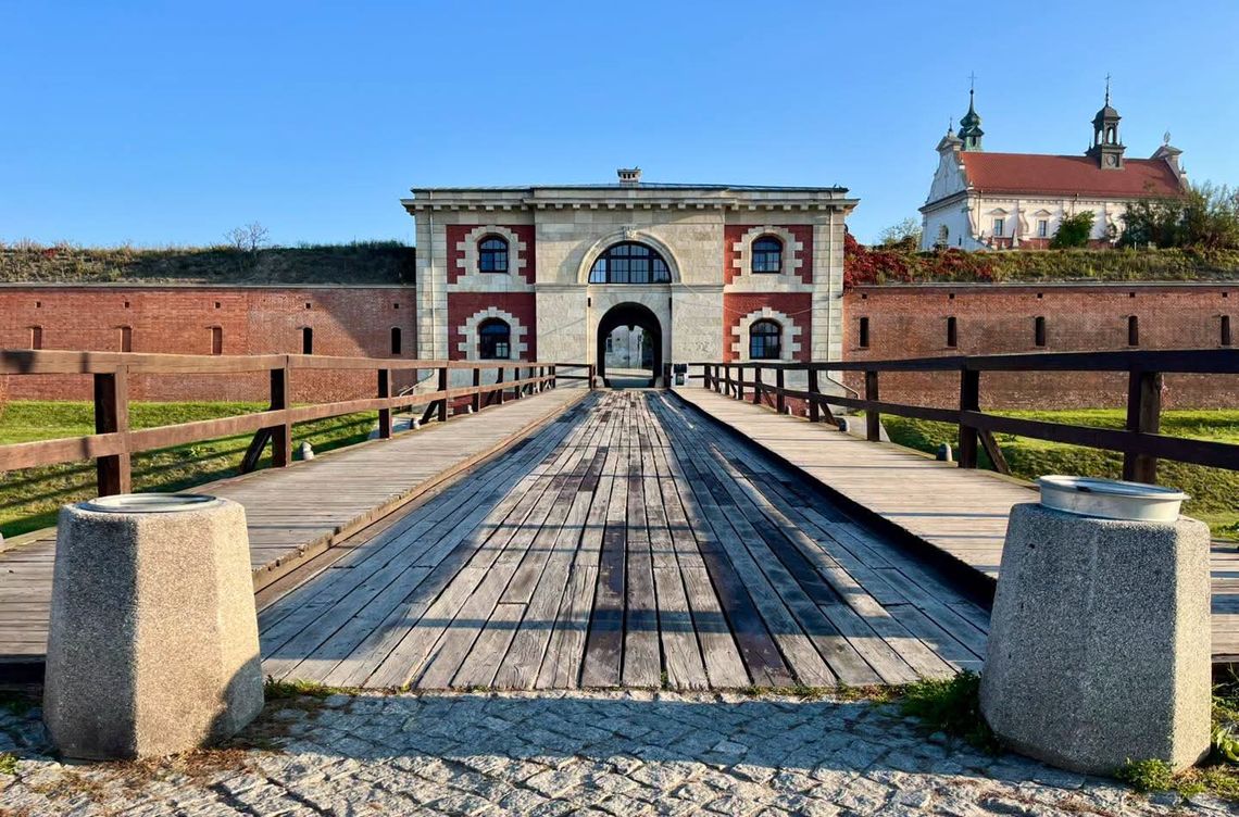 Zamość odnawia zabytkowe przeprawy do serca renesansowej twierdzy Brama Szczebrzeska Zamość