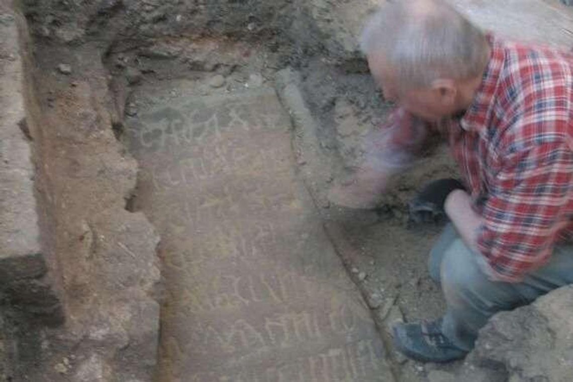Historia spod posadzki. Wykopaliska w bazylice na Górze Chełmskiej
