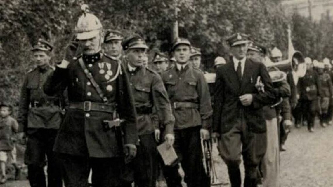 Historyczne fotografie z Zamościa odnalezione za oceanem. Teraz trafiły do strażaków