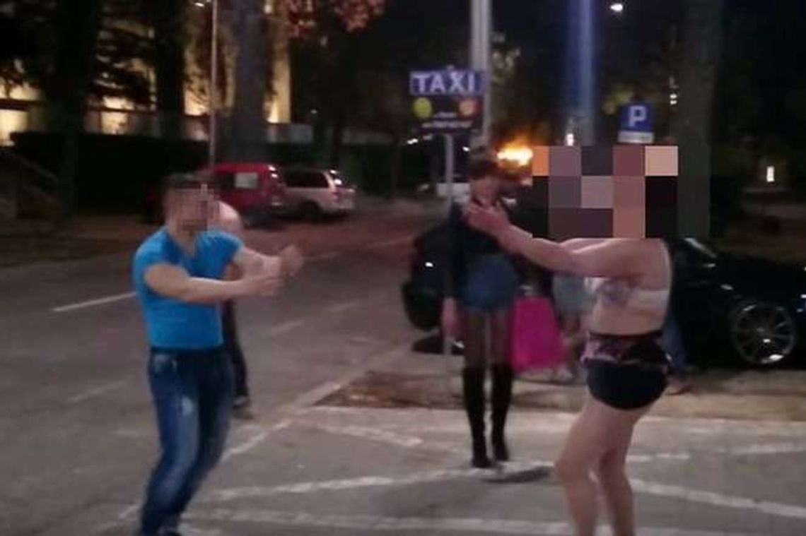 Hit internetu: Uliczna impreza w Lublinie. W komentarzach: "Patola!", "Polska B". Policja: Dostali pouczenie Hit internetu: Uliczna impreza w Lublinie. W komentarzach: "Patola!", "Polska B". Policja: Dostali pouczenie