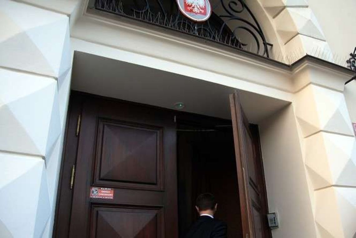 Hojne nagrody dla urzędników. Kto dostał najwięcej u marszałka, prezydenta i wojewody