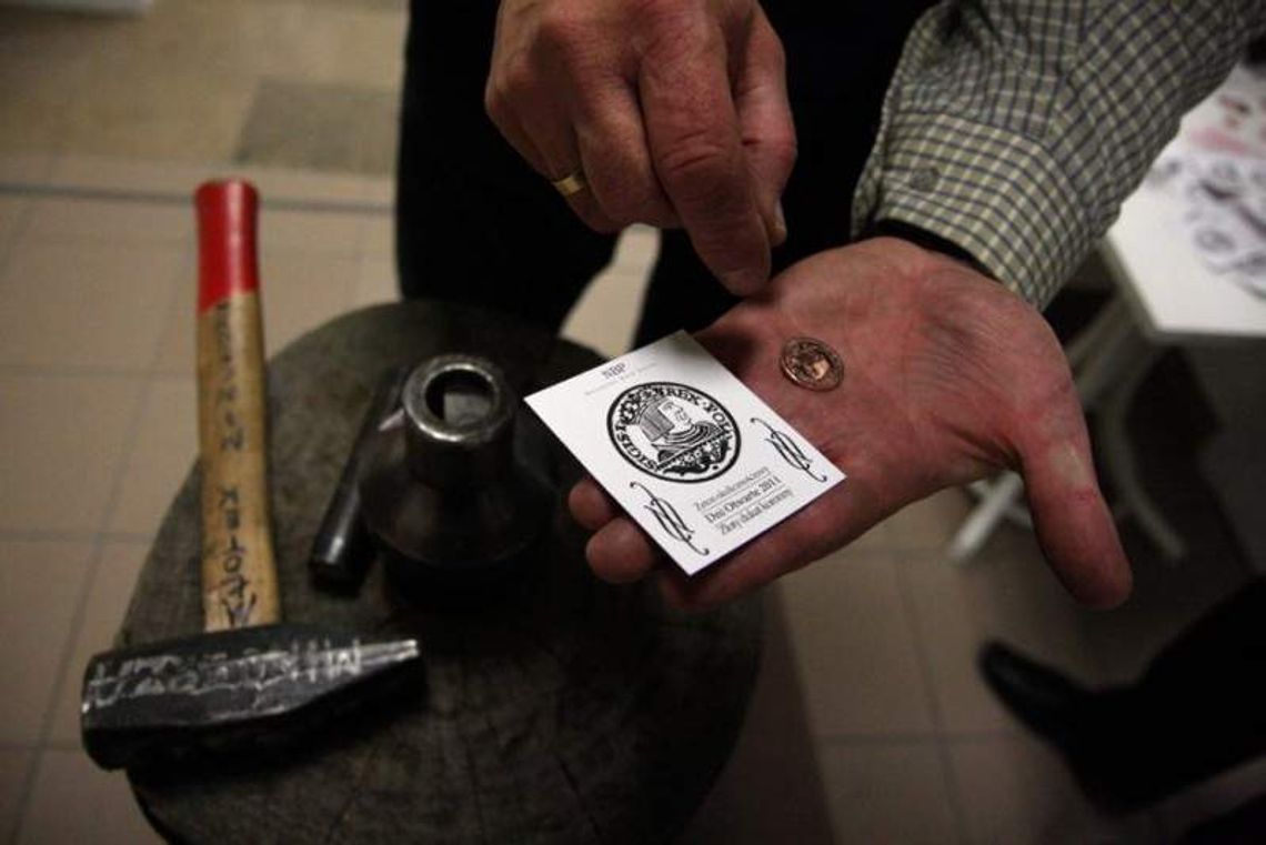 Holohostessa odkryje tajemnice NBP. Dni otwarte w sobotę i niedzielę Holohostessa odkryje tajemnice NBP. Dni otwarte w sobotę i niedzielę