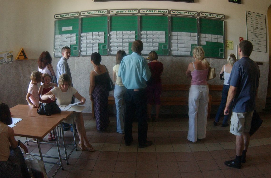 Home Broker zatrudnia zwolnionych z banków. 500 etatów