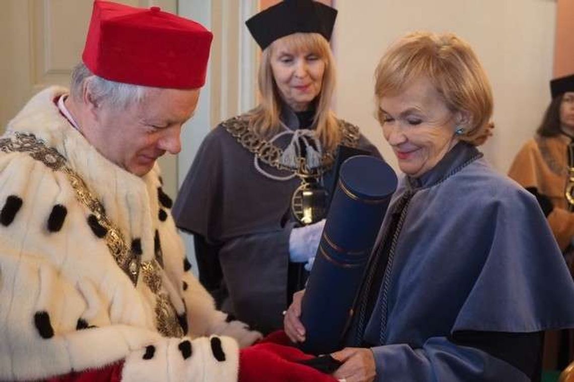 Honory UMCS dla prof. Teresy Łoś-Nowak