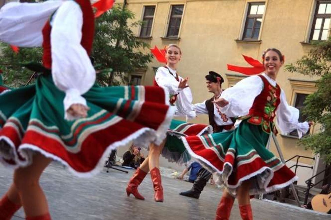 Hopak na placu Po Farze (zdjęcia) Hopak na placu Po Farze (zdjęcia)