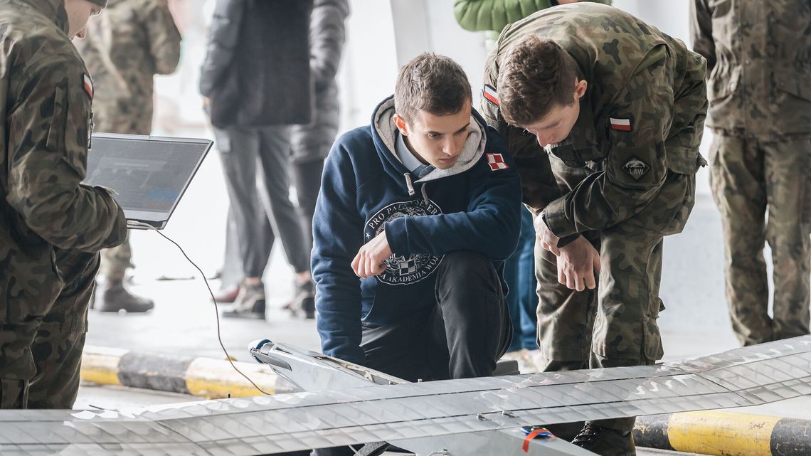 „Hornet” to kamikadze. Drony z Dęblina zdobywają nagrody MON 