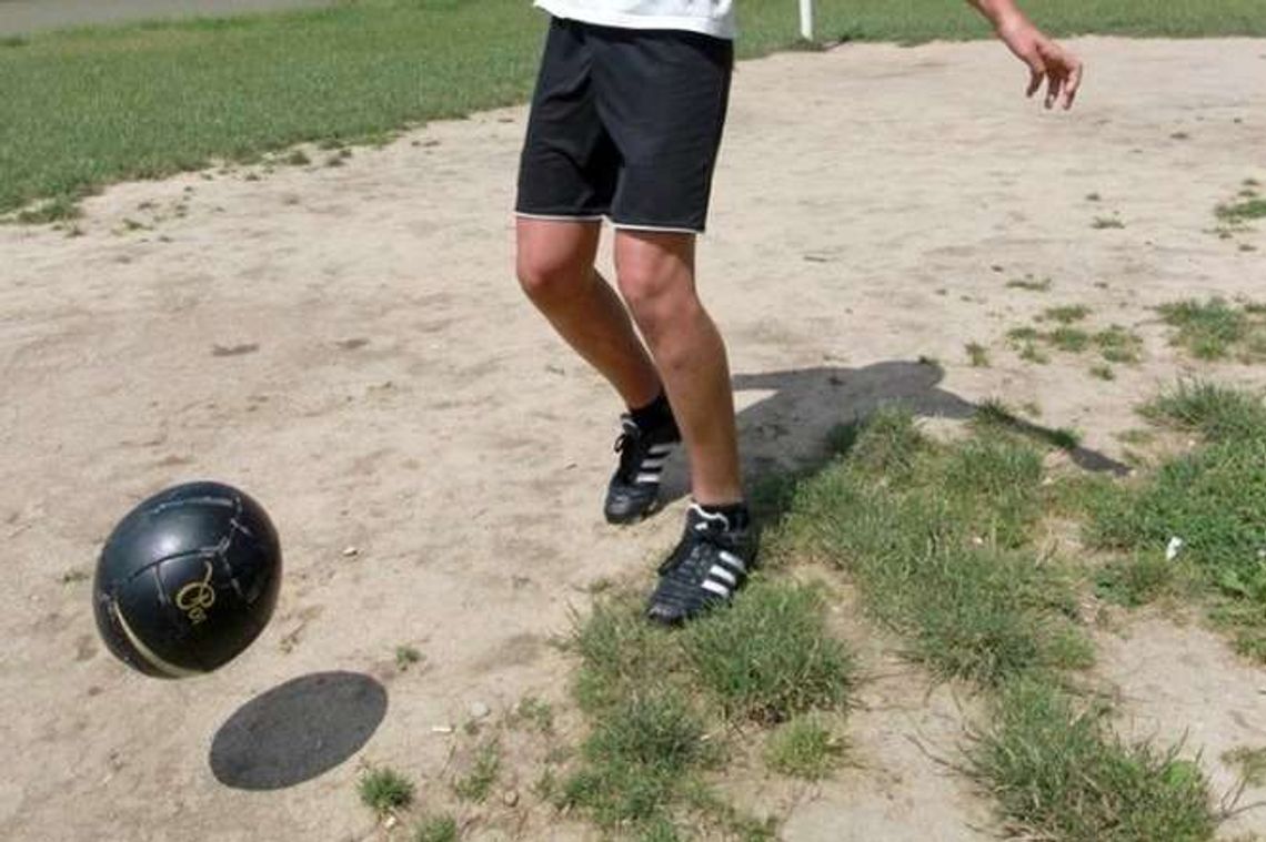 Horodło. Rodzice wysyłają dzieci na boisko