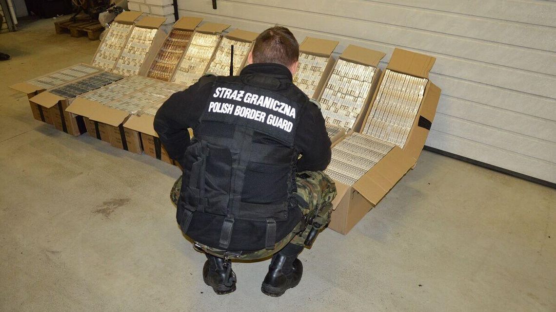 Hrebenne. 8 zatrzymanych, ponad 70 tys. przemyconych paczek papierosów