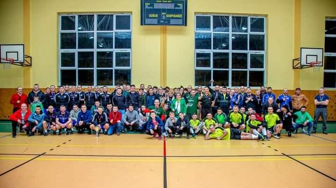 Hrubieszów. Gol za golem, grosz do grosza. Piłkarze grali dla Iwony