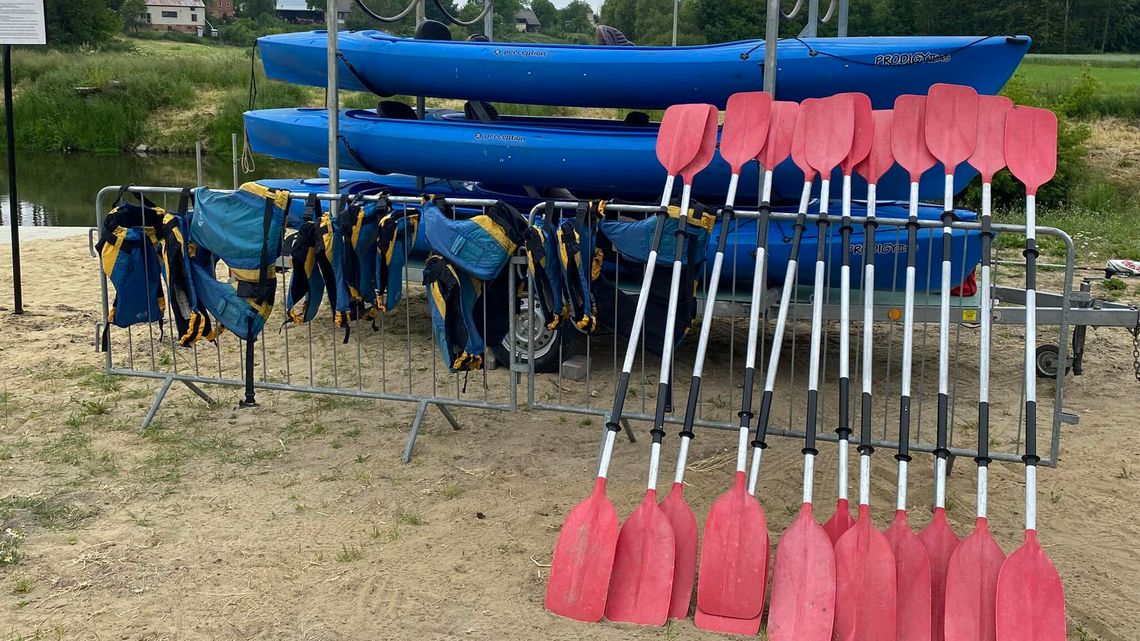Hrubieszów: Kajaki czekają na brzegu. Tylko brać i pływać