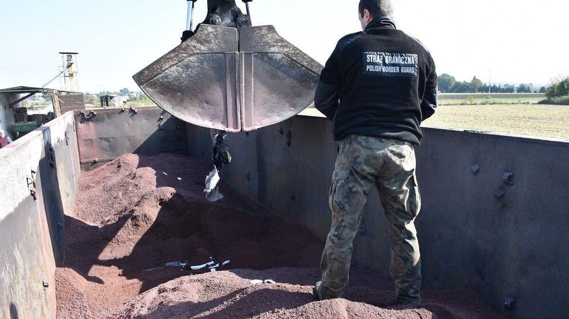 Hrubieszów: Koparka pomogła w ujawnieniu przemytu papierosów