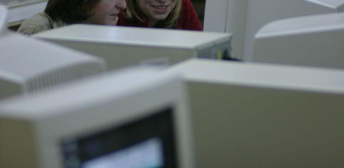 Hrubieszów: Miasto nie ma pieniędzy na etat. Kawiarenka internetowa w HDK stoi bezczynnie. Hrubieszów: Miasto nie ma pieniędzy na etat. Kawiarenka internetowa w HDK stoi bezczynnie.