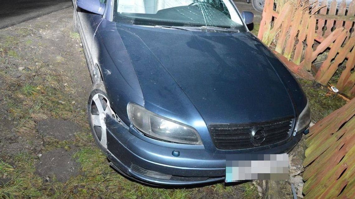 Huczny koniec roku: Pijany 19-latek wsiadł za kierownicę, jego krewny wskoczył na maskę