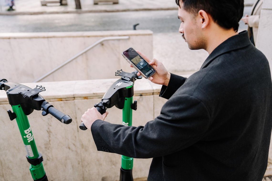 Hulajnogami Bolta dziś nie pojeździsz. Od godz. 22 zostaną wyłączone