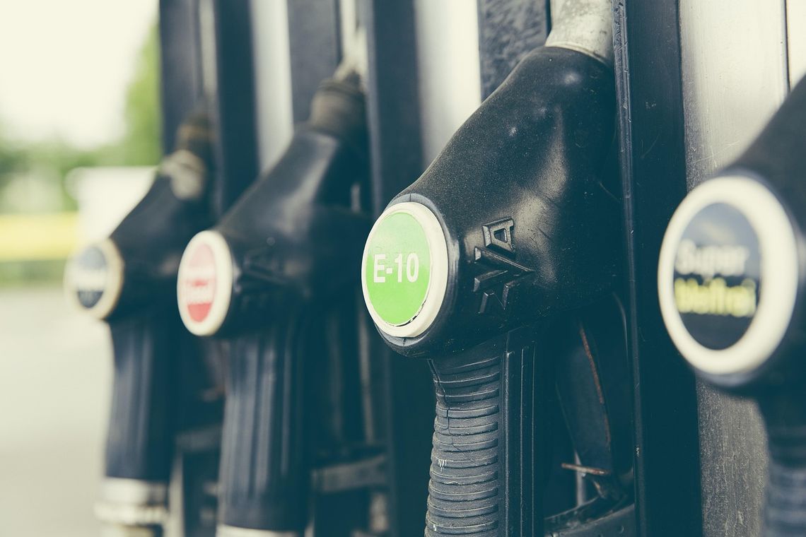 Hurtowe ceny paliw – od czego zależą i dlaczego zmieniają się niemal każdego dnia? Hurtowe ceny paliw – od czego zależą i dlaczego zmieniają się niemal każdego dnia?