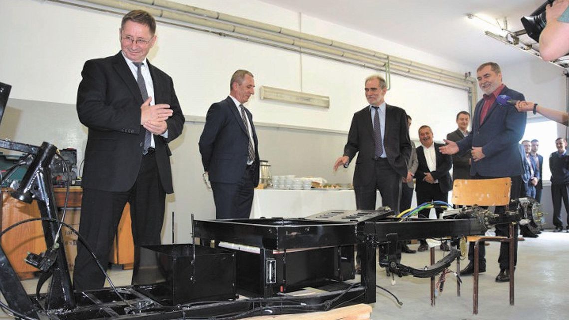 Hybrydy i elektryki z Piotrowic. Będą projektować pojazdy rolnicze przyszłości Hybrydy i elektryki z Piotrowic. Będą projektować pojazdy rolnicze przyszłości