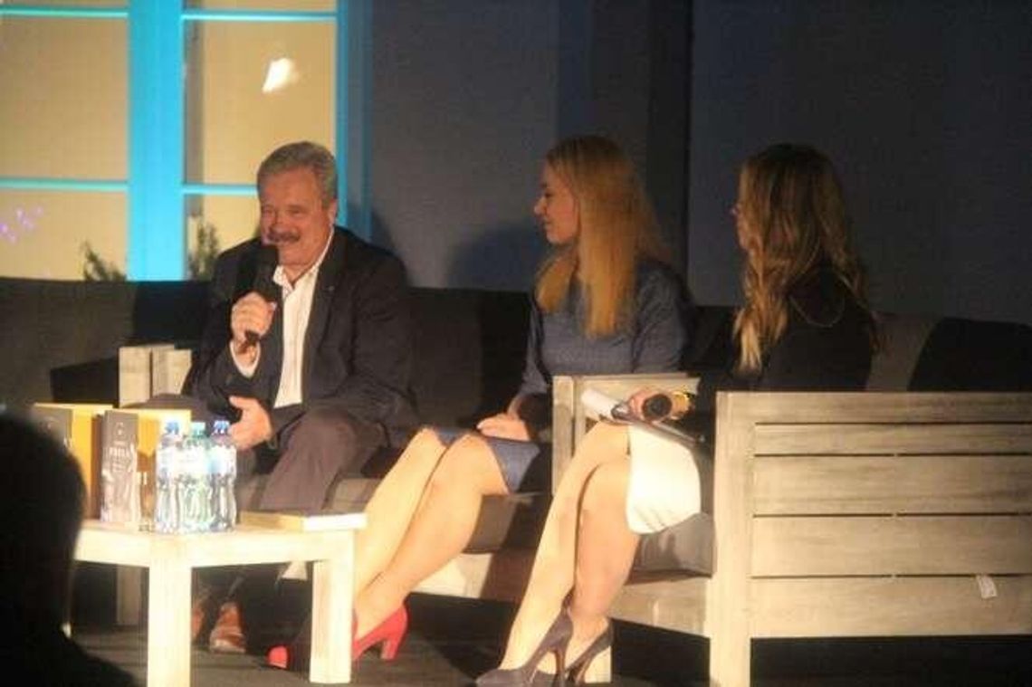 Hymn Polski na pustyni w Arabii Saudyjskiej. Marek Trela o miłości do koni