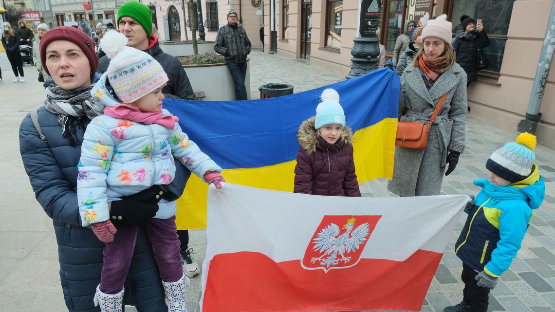 Hymn Ukrainy i Polski z Ratusza w Lublinie. Prezydent mówi o barbarzyństwie wojny