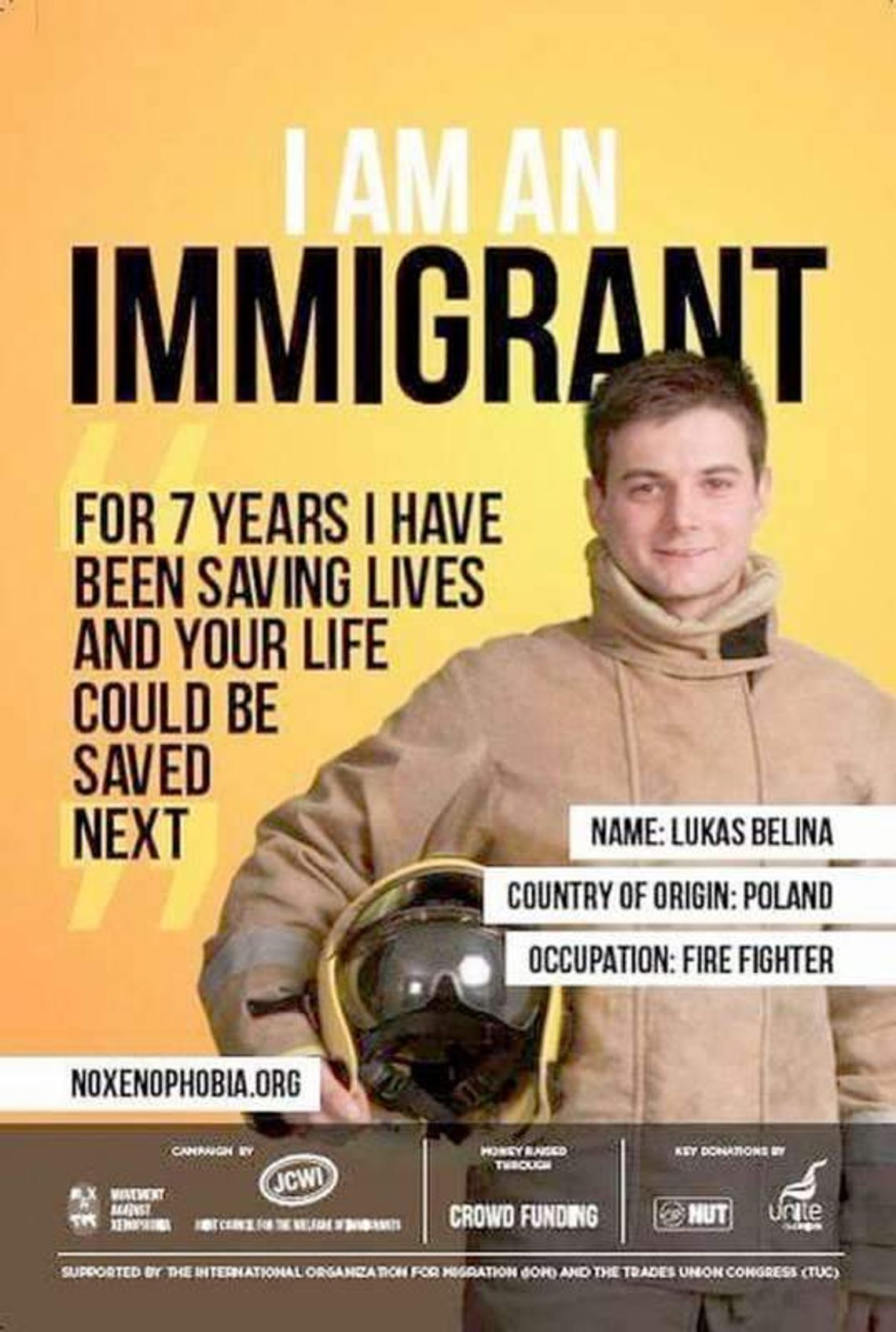 \"I am an immigrant”. Strażak z angielskiego plakatu to Łukasz z Lublina