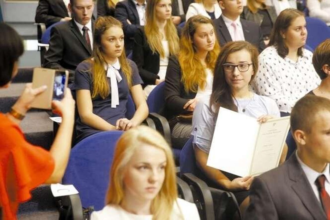  Ich szkolne wyniki robią wrażenie. Najlepsi uczniowie docenieni [zdjęcia]