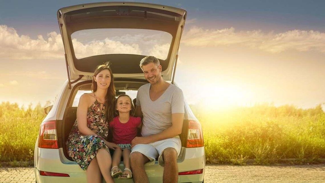 Idealny samochód na rodzinny wyjazd – 4 wygodne typy pojazdów z wypożyczalni aut