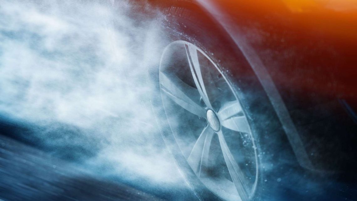 Idzie jesień, zadbaj o opony. Jak zmierzyć głębokość bieżnika?