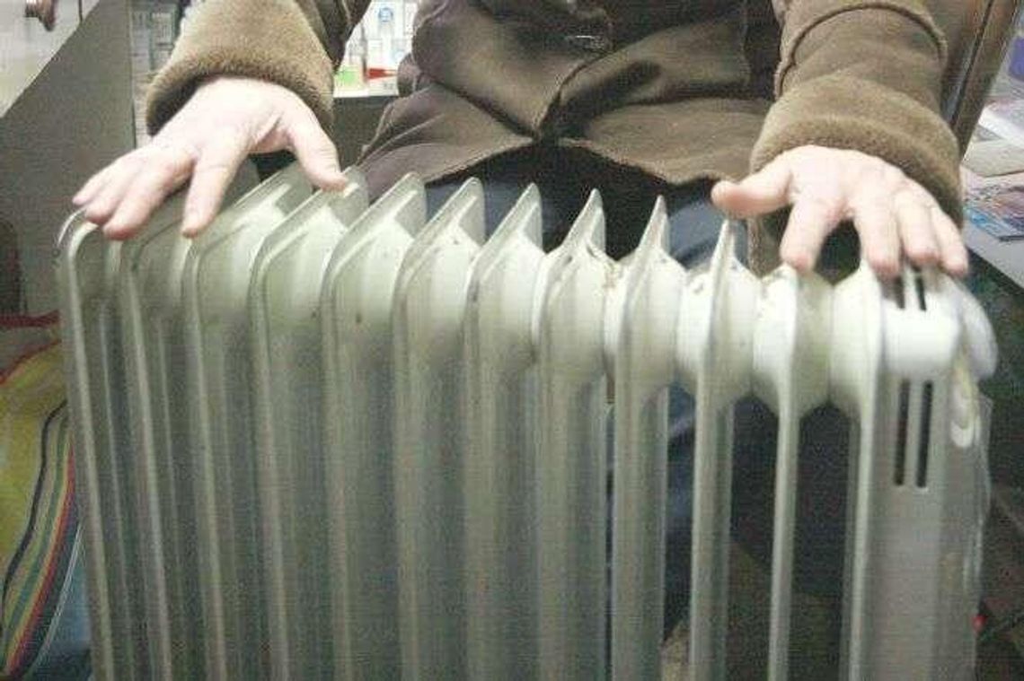 Idzie zima, a „żeberka” lodowate. Czemu w spółdzielni nie grzeją?