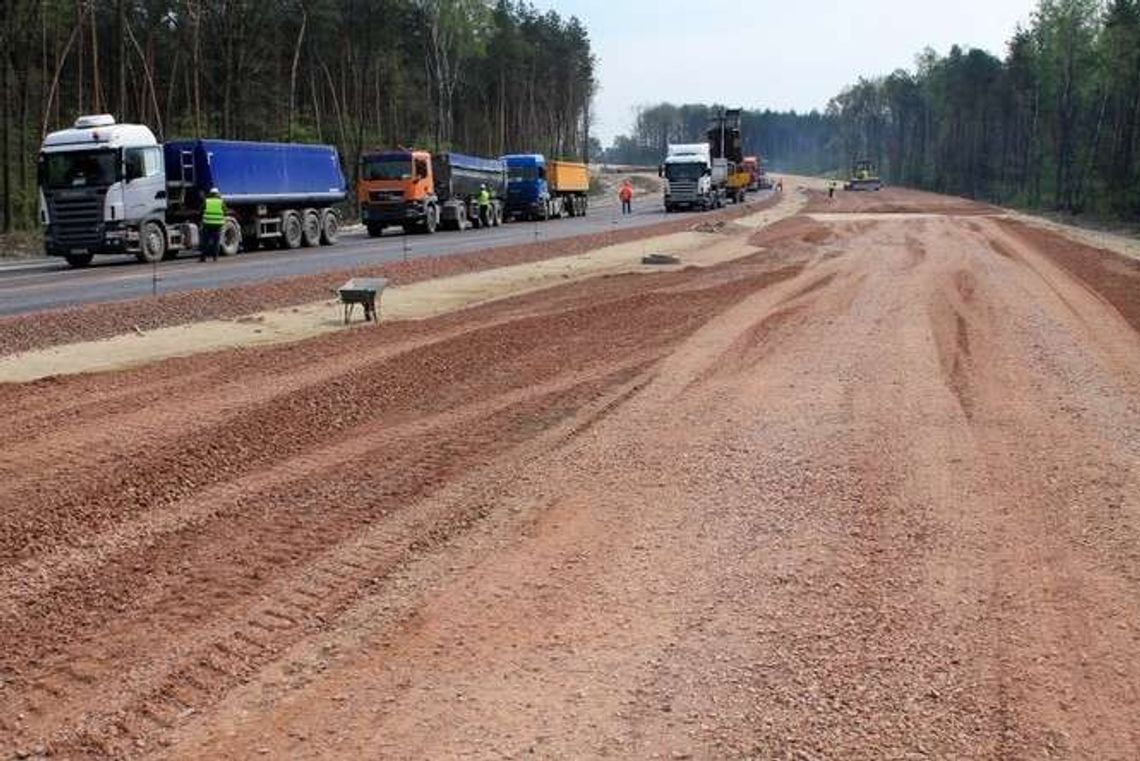 II etap obwodnicy Puław gotowy w 40 procentach. Nowe zdjęcia z placu budowy