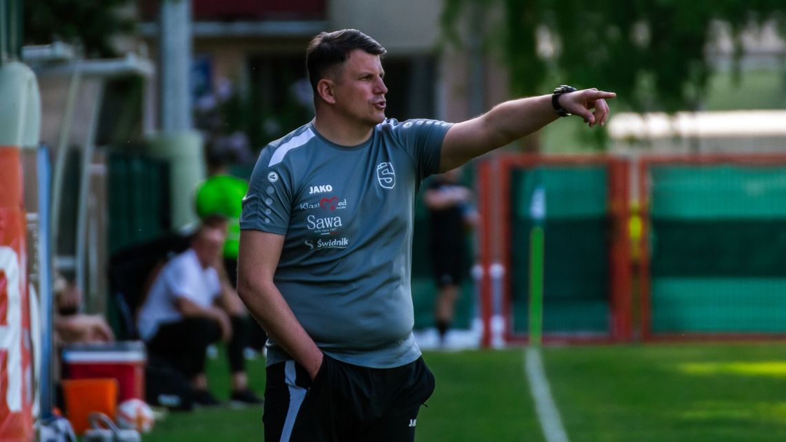 III liga: Kto odchodzi, a kto zostaje na ławce trenerskiej w naszych klubach? III liga: Kto odchodzi, a kto zostaje na ławce trenerskiej w naszych klubach?