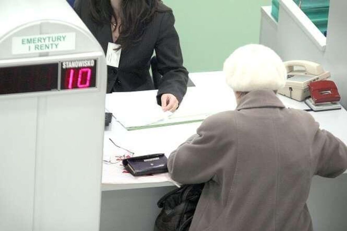 Ile dzisiejsi 35-latkowie i starsi dostaną emerytury? Wkrótce przyjdą do nich listy z ZUS Ile dzisiejsi 35-latkowie i starsi dostaną emerytury? Wkrótce przyjdą do nich listy z ZUS