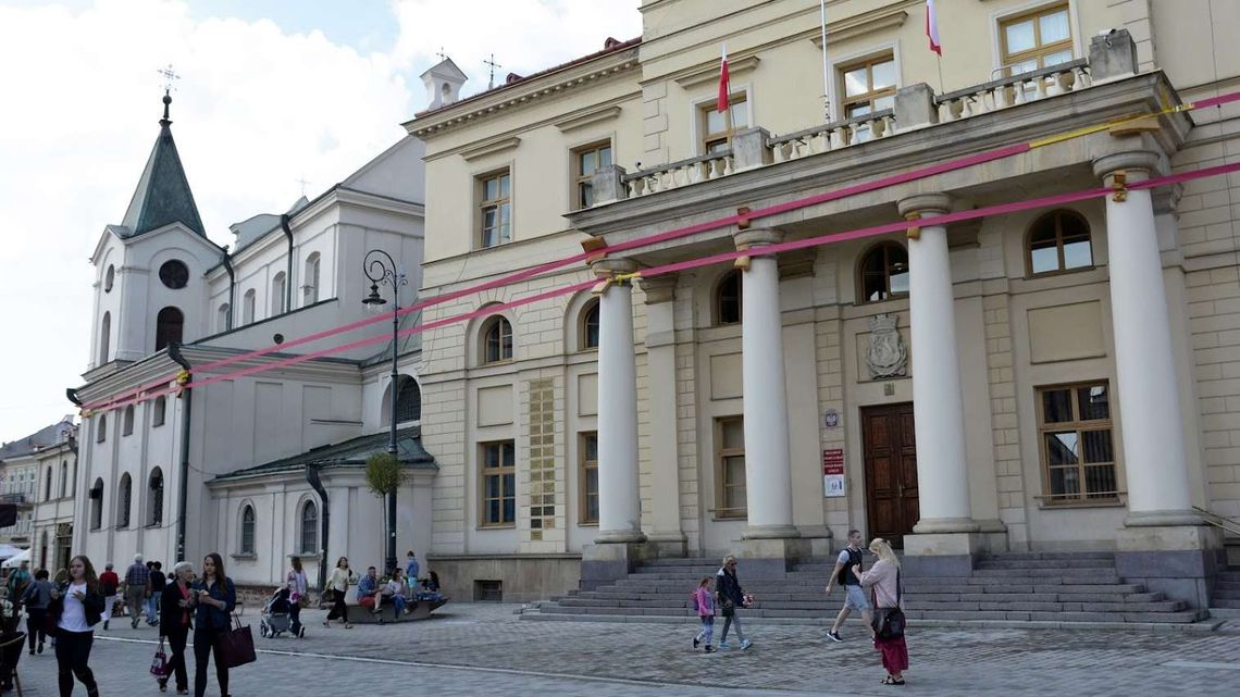 Ile kosztowało opasanie taśmami Ratusza i kościoła? Już wiadomo